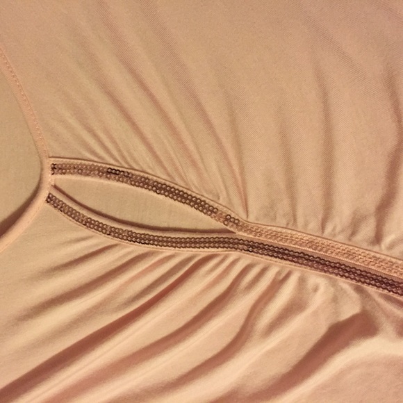 Willi Smith Pink Top with Sequin Detail & Keyhole - Picture 4 of 4